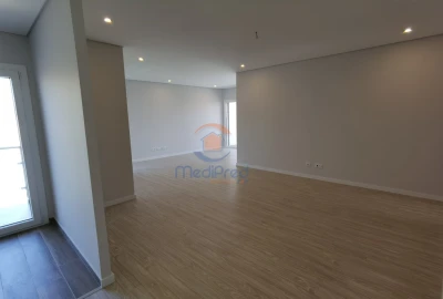Apartamento T2 para Venda em Pontinha e Famões