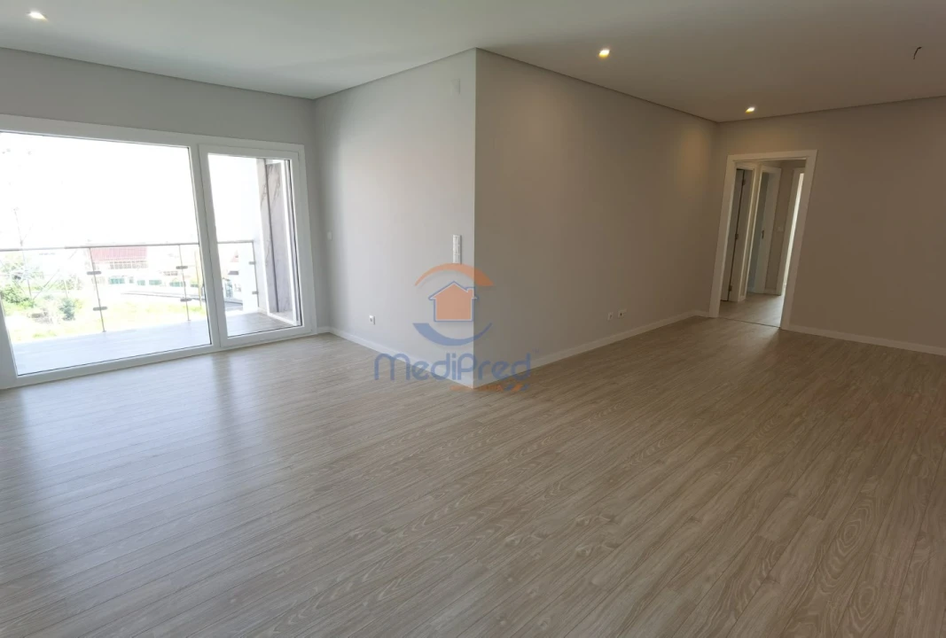 Apartamento T2 para Venda em Pontinha e Famões Foto 1