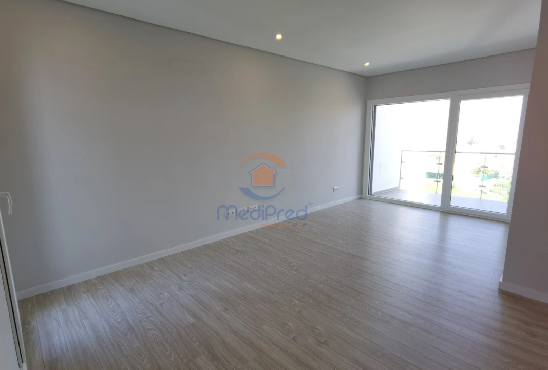 Apartamento T2 para Venda em Pontinha e Famões Foto 2