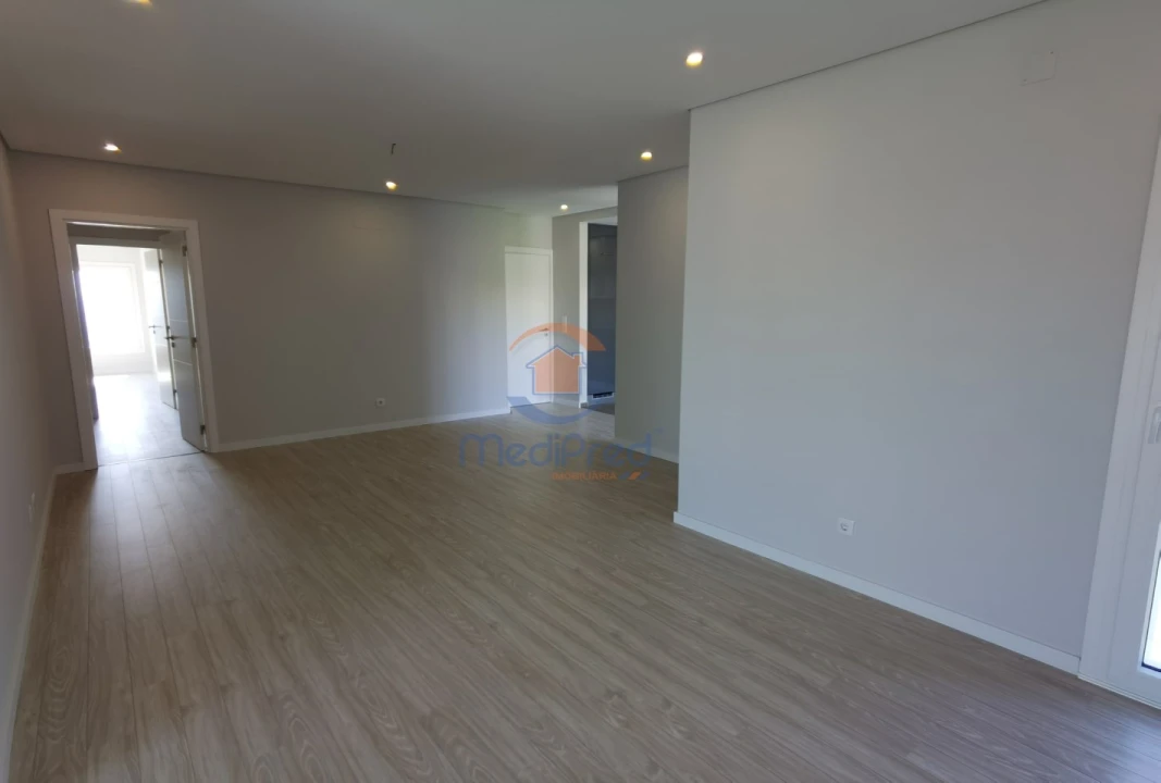 Apartamento T2 para Venda em Pontinha e Famões Foto 4