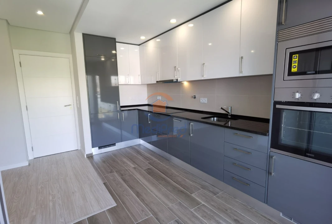 Apartamento T2 para Venda em Pontinha e Famões Foto 5