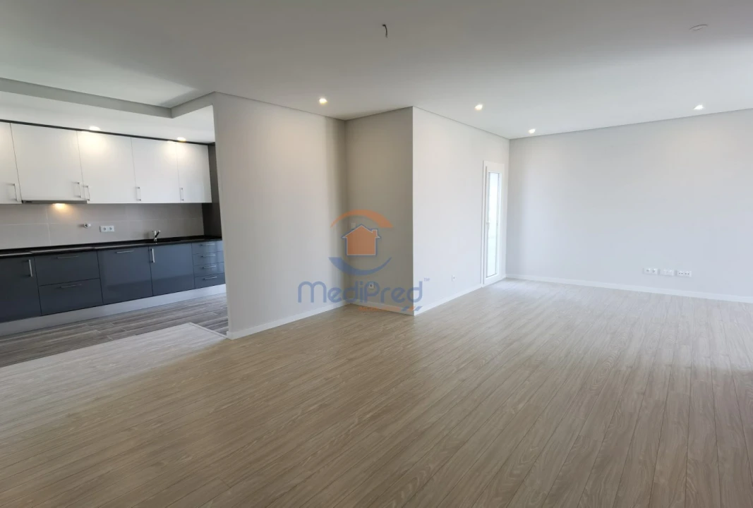 Apartamento T2 para Venda em Pontinha e Famões Foto 8