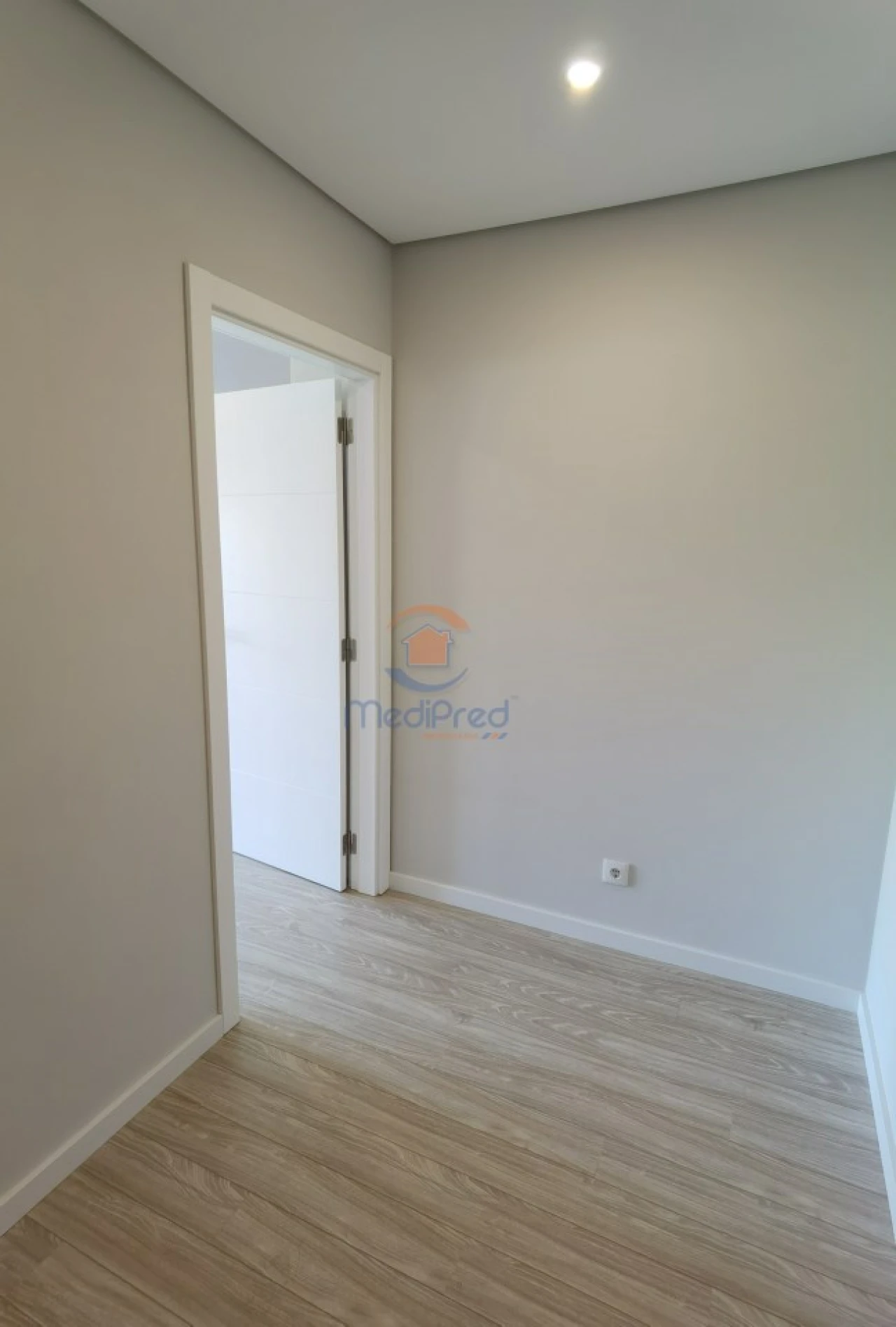 Apartamento T2 para Venda em Pontinha e Famões Foto 10