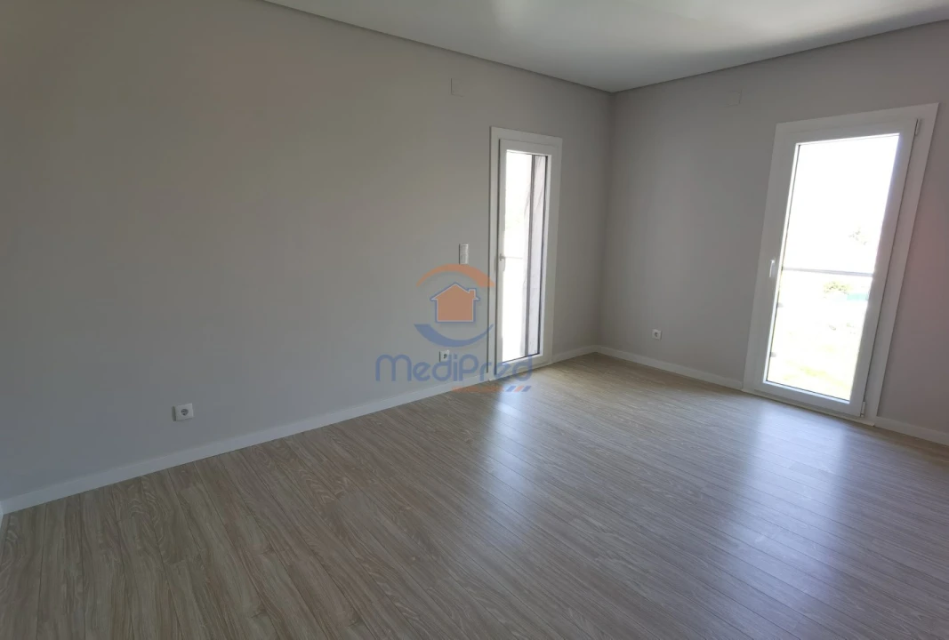 Apartamento T2 para Venda em Pontinha e Famões Foto 13