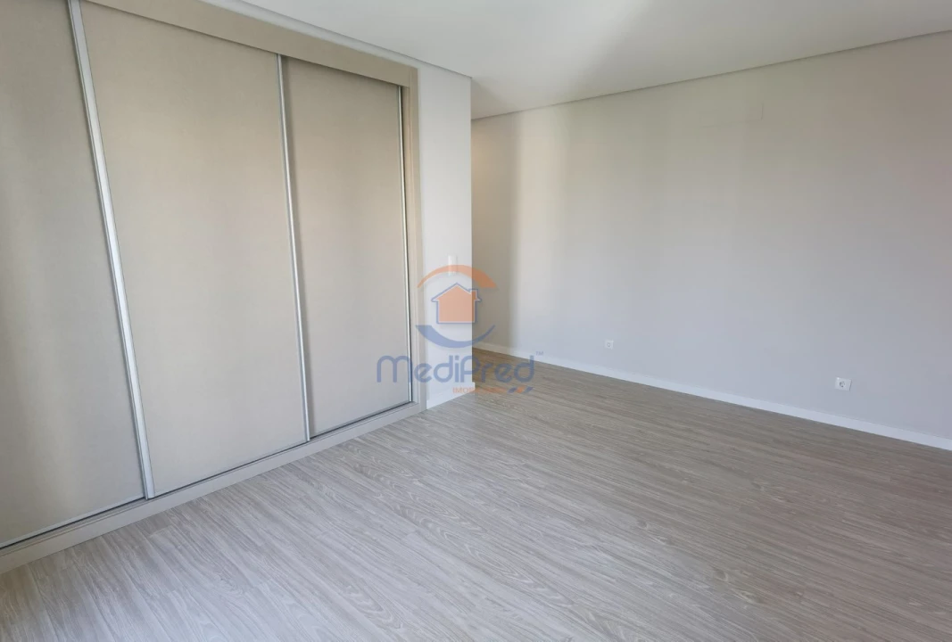 Apartamento T2 para Venda em Pontinha e Famões Foto 14