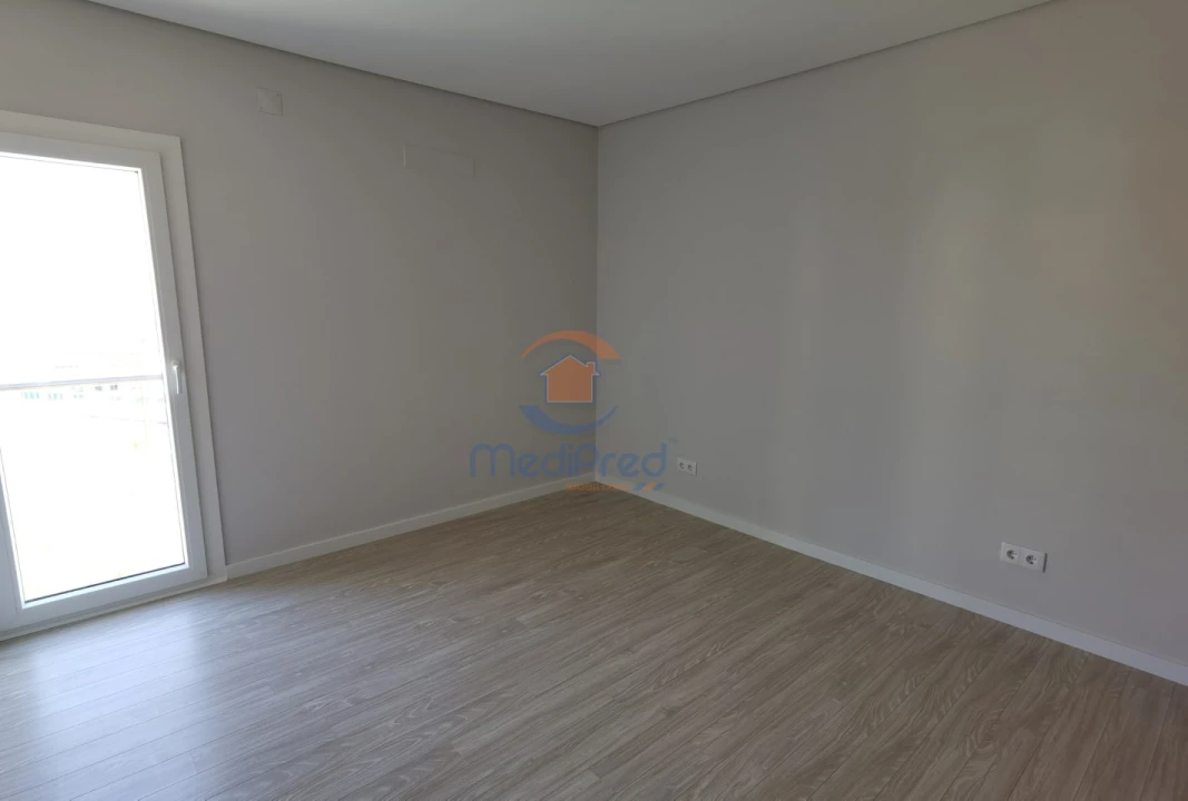 Apartamento T2 para Venda em Pontinha e Famões Foto 19