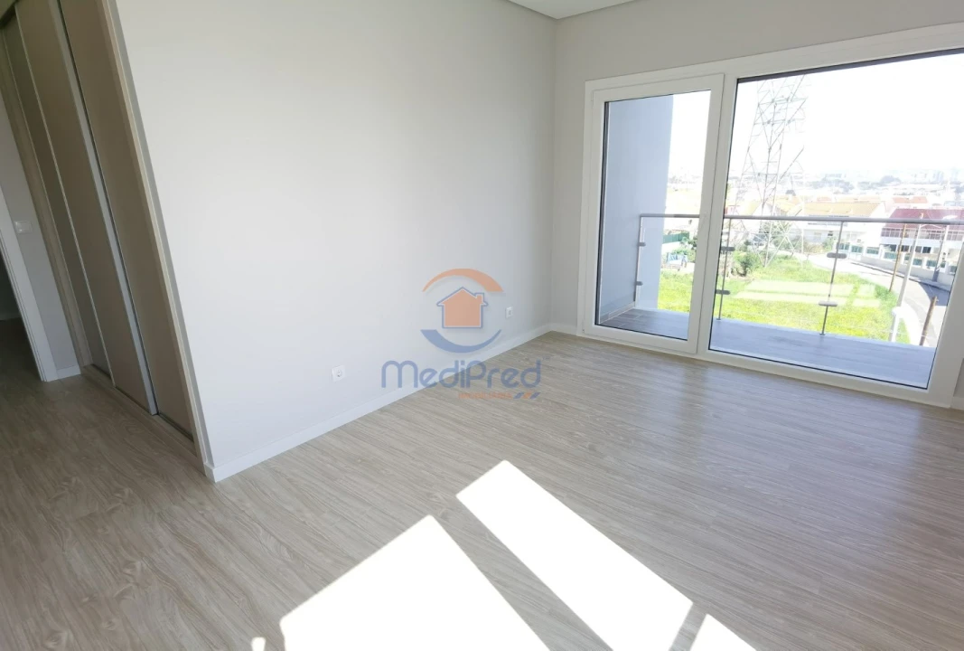 Apartamento T2 para Venda em Pontinha e Famões Foto 22