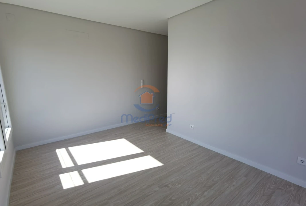 Apartamento T2 para Venda em Pontinha e Famões Foto 24