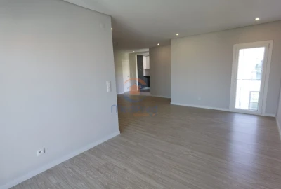 Apartamento T2 para Venda em Pontinha e Famões