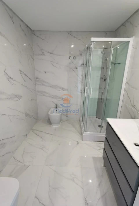 Apartamento T2 para Venda em Pontinha e Famões
