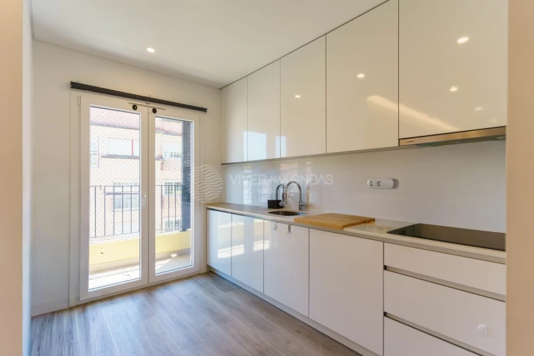 Apartamento T2 para Venda em Rio de Mouro Foto 2