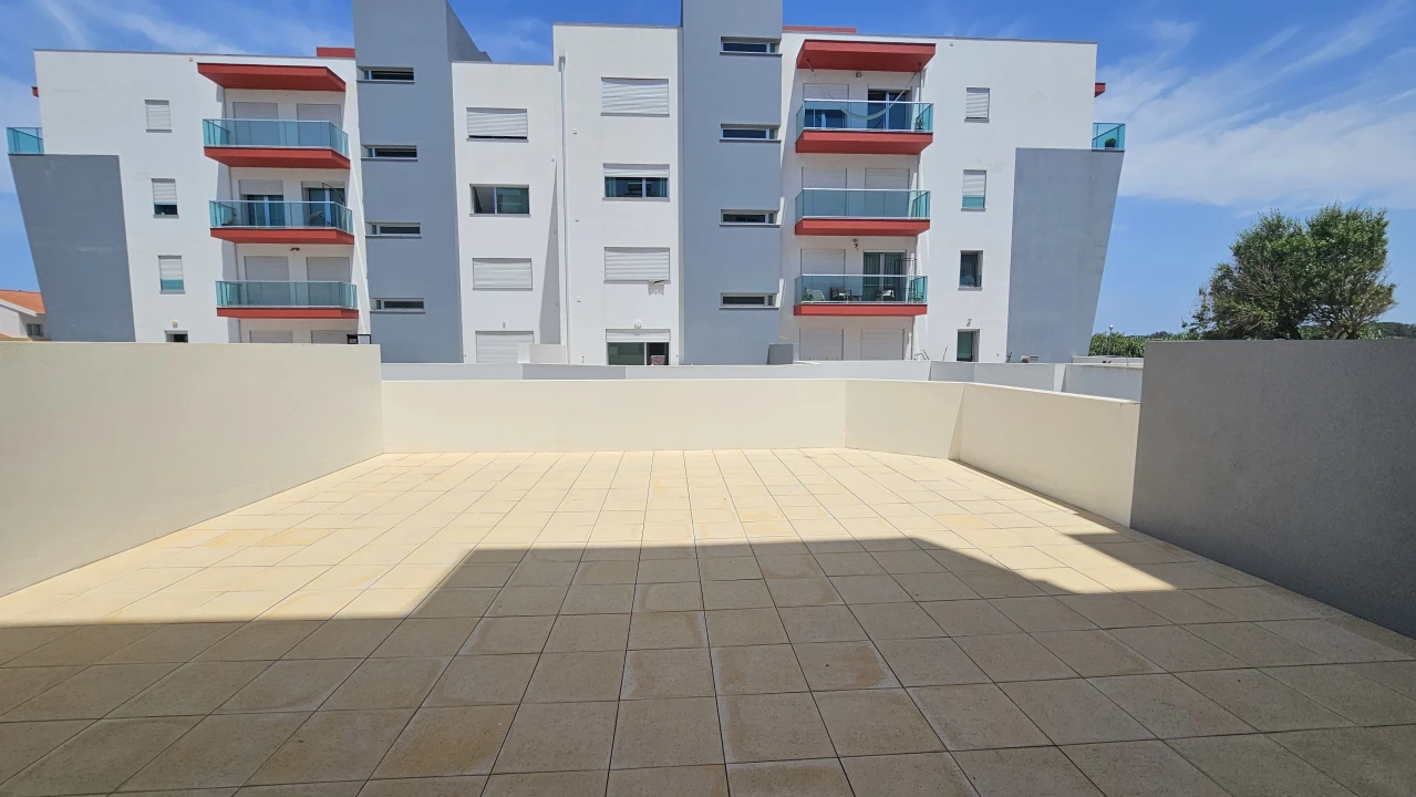 Apartamento T1 para Venda em Atouguia da Baleia Foto 12