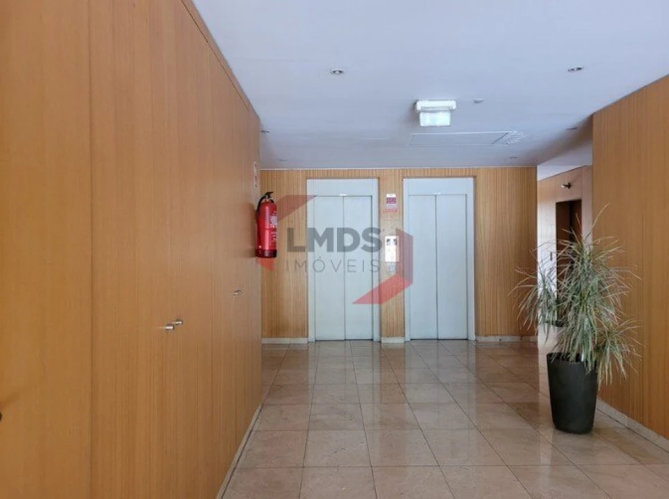 Apartamento T5 para Venda em Paranhos Foto 5
