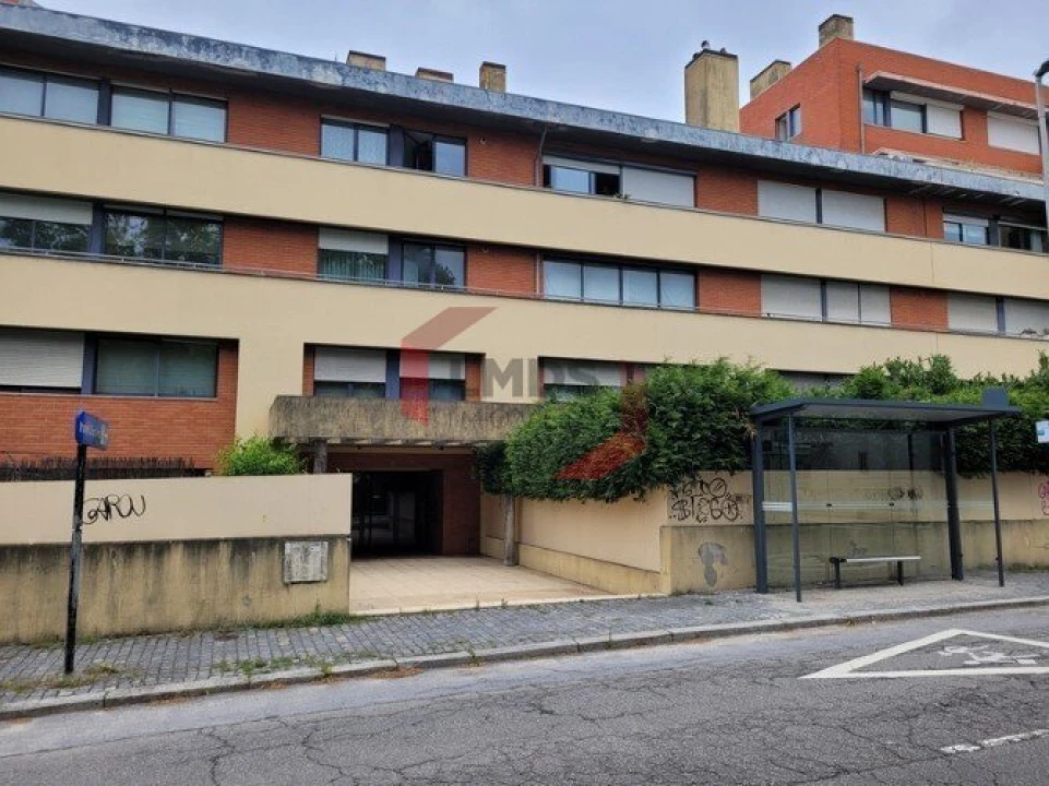 Apartamento T5 para Venda em Paranhos Foto 1