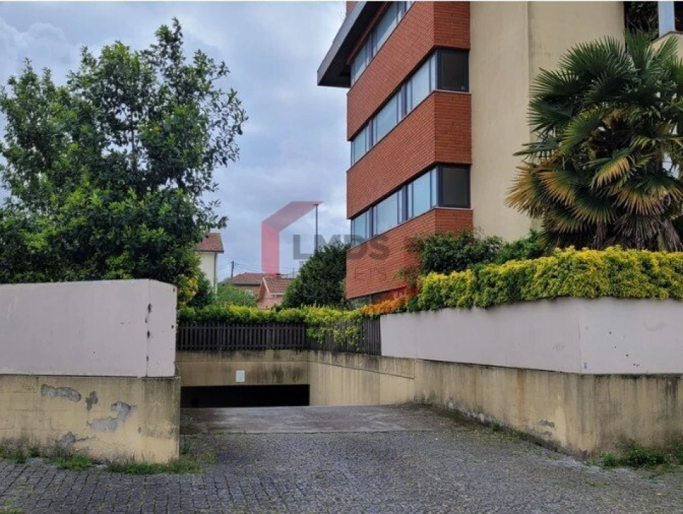 Apartamento T5 para Venda em Paranhos Foto 4