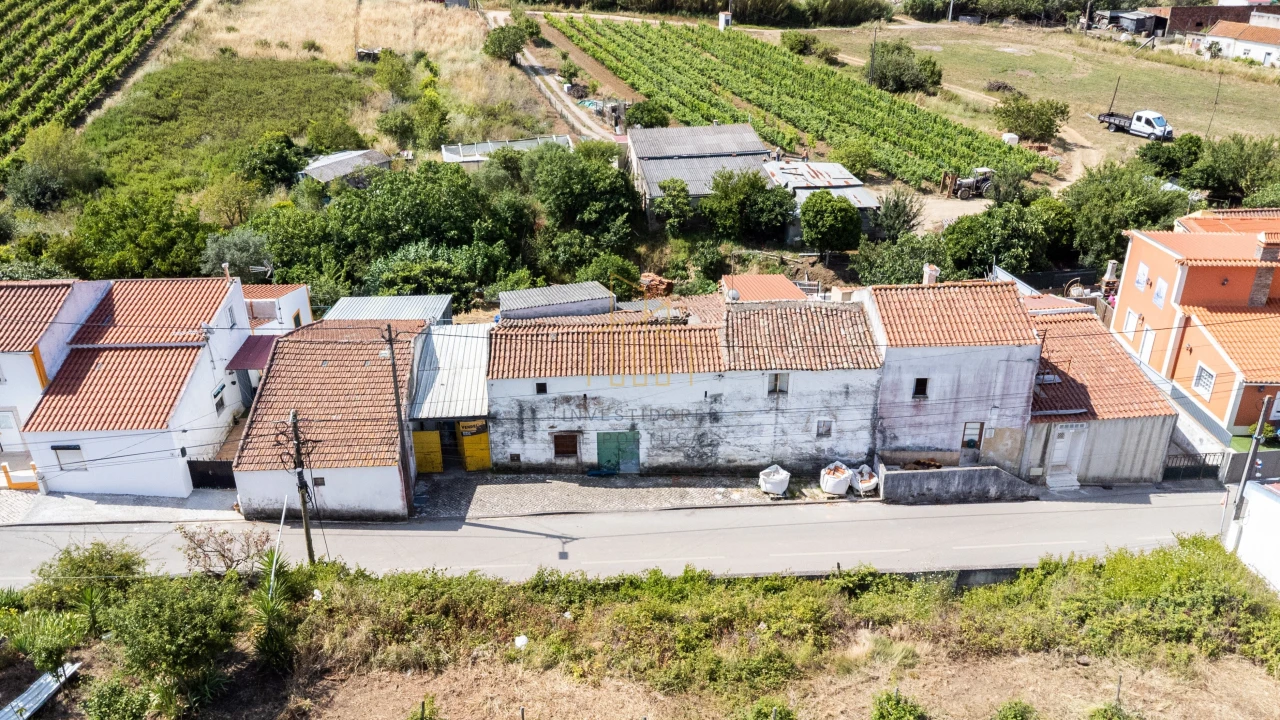 Moradia T2 para Venda em Santa Maria, São Pedro e Matacães Foto 2