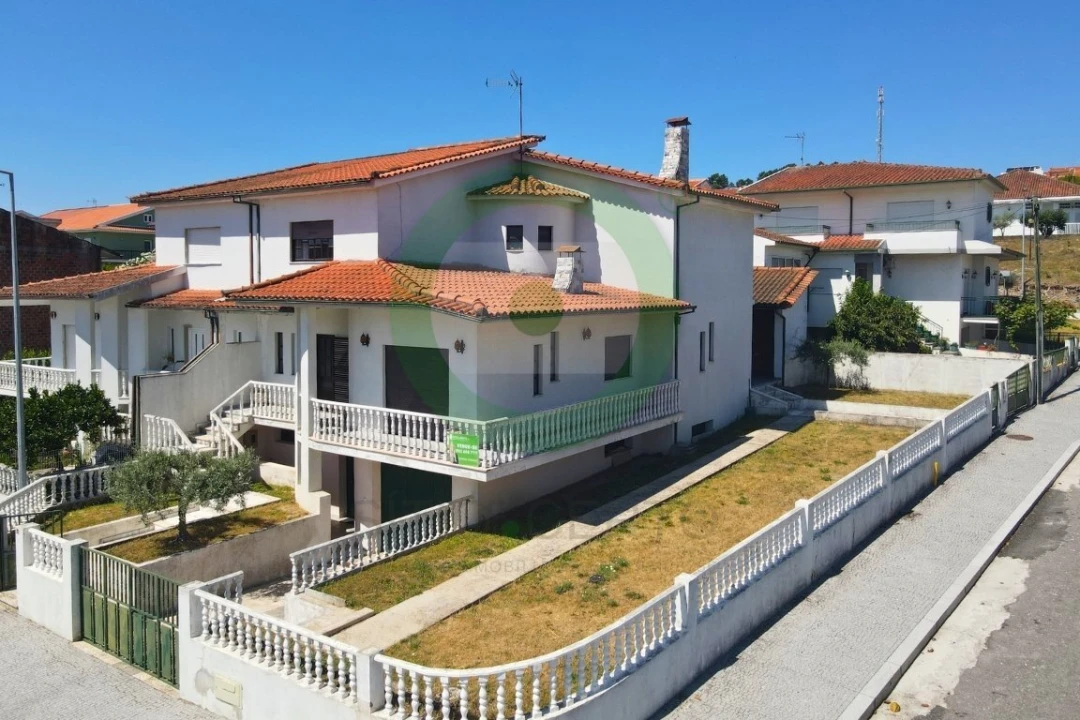 Moradia T4 para Venda em Valpaços e Sanfins Foto 1