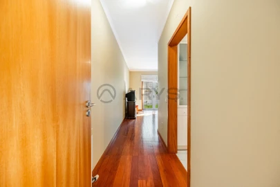Moradia T5 para Venda em Creixomil e Mariz
