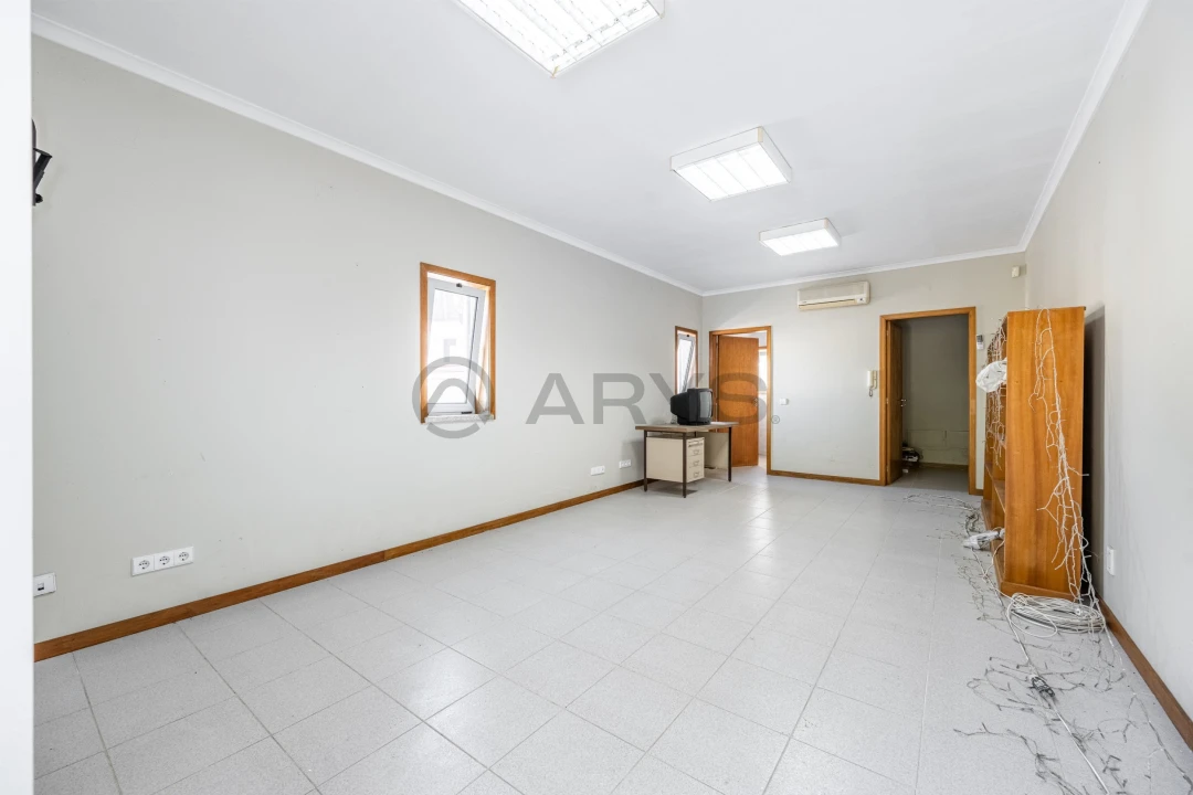 Moradia T5 para Venda em Creixomil e Mariz Foto 2