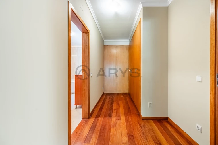 Moradia T5 para Venda em Creixomil e Mariz Foto 18