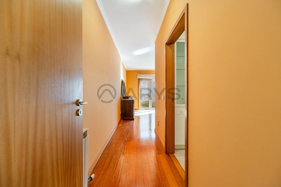 Moradia T5 para Venda em Creixomil e Mariz Foto 12