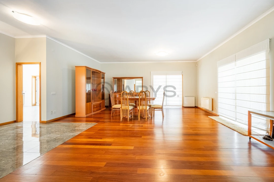 Moradia T5 para Venda em Creixomil e Mariz Foto 1