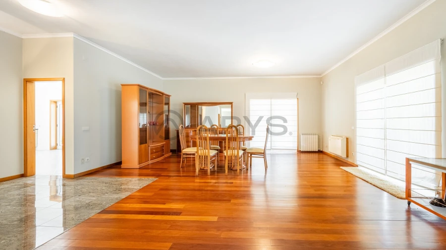 Moradia T5 para Venda em Creixomil e Mariz