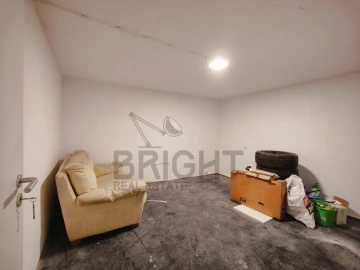 Garagem para Arrendamento em Agualva e Mira-Sintra