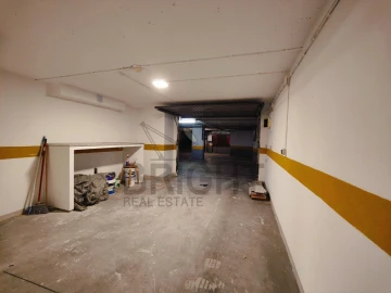 Garagem para Arrendamento em Agualva e Mira-Sintra