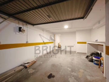 Garagem para Arrendamento em Agualva e Mira-Sintra