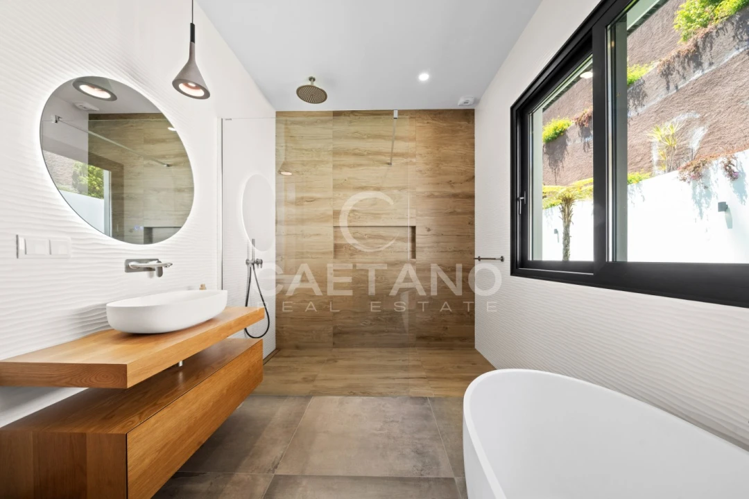 Moradia T5 para Venda em Arco da Calheta Foto 39
