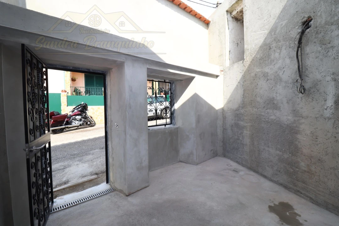 Moradia T2 para Venda em Santa Maria, São Pedro e Matacães Foto 29