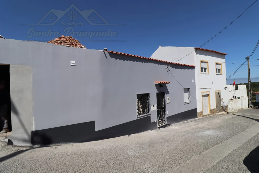 Moradia T2 para Venda em Santa Maria, São Pedro e Matacães Foto 1
