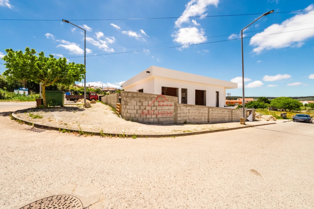 Moradia T3 para Venda em Maxial e Monte Redondo Foto 35
