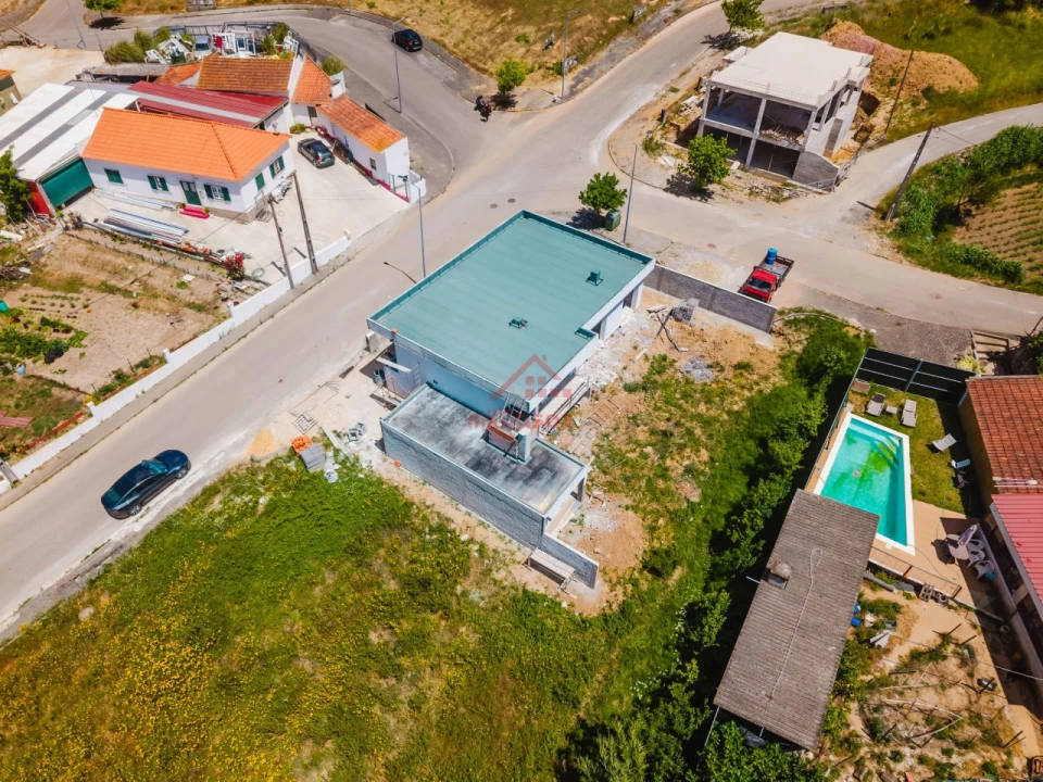Moradia T3 para Venda em Maxial e Monte Redondo Foto 39