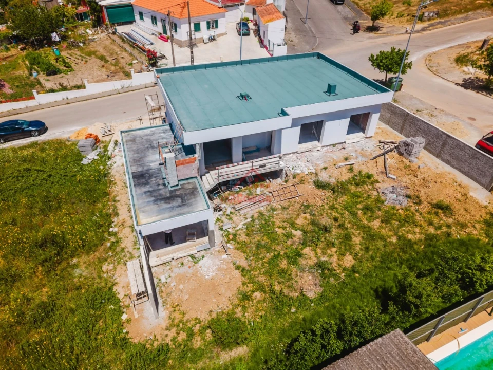 Moradia T3 para Venda em Maxial e Monte Redondo Foto 40