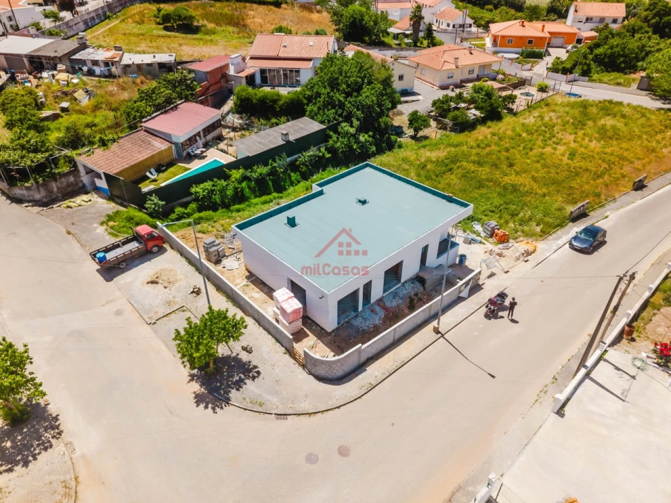 Moradia T3 para Venda em Maxial e Monte Redondo Foto 45