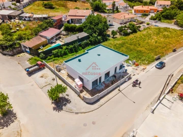 Moradia T3 para Venda em Maxial e Monte Redondo