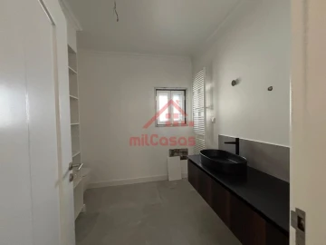 Moradia T4 para Venda em São João das Lampas e Terrugem