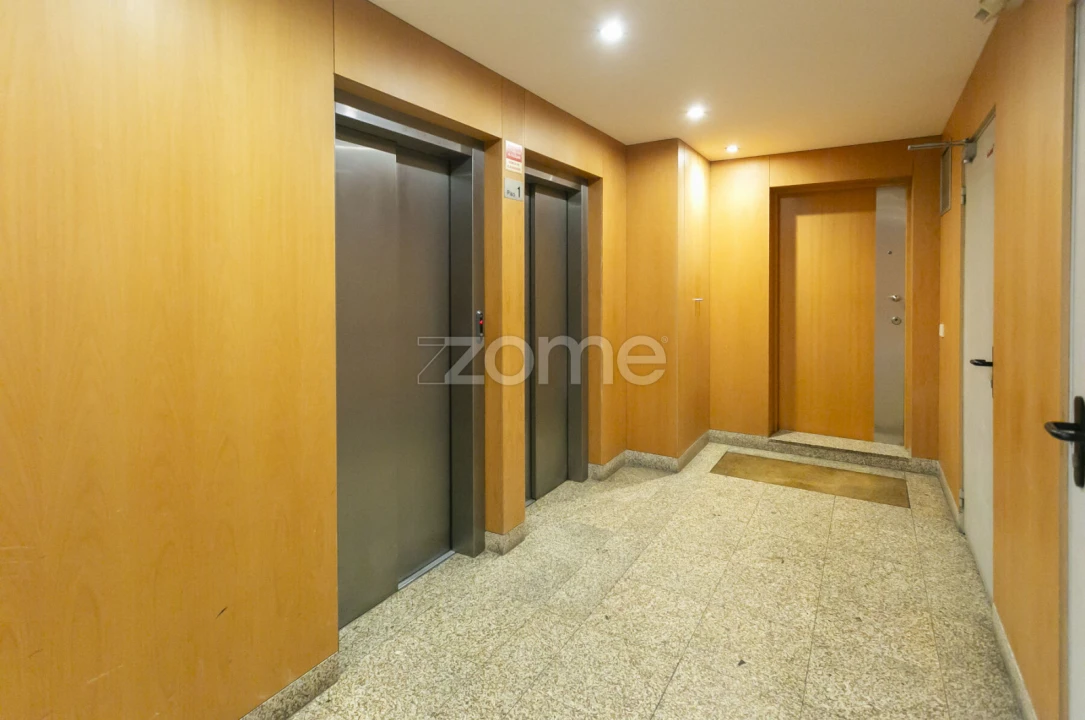 Apartamento T3 para Venda em Lordelo do Ouro e Massarelos Foto 30
