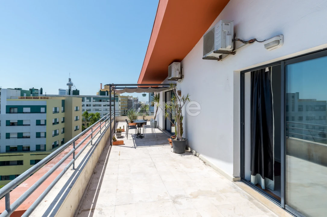 Apartamento T2 para Arrendamento em Parque das Nações Foto 7