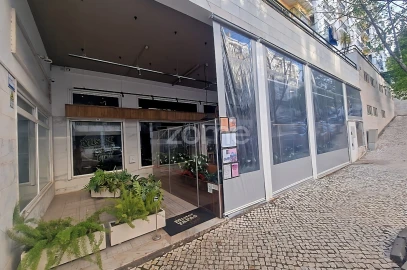 Negócio para Venda em Massamá e Monte Abraão