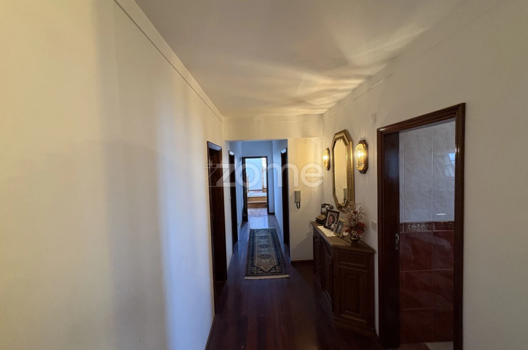 Moradia T8 para Venda em Cantar-Galo e Vila do Carvalho Foto 37