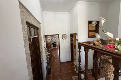 Moradia T8 para Venda em Cantar-Galo e Vila do Carvalho