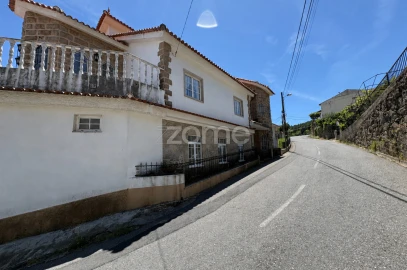 Moradia T8 para Venda em Cantar-Galo e Vila do Carvalho