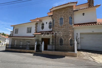Moradia T8 para Venda em Cantar-Galo e Vila do Carvalho