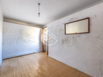 Moradia T2 para Venda em Guilhufe e Urrô