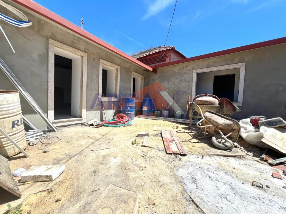 Moradia T1 para Venda em O. Azeméis, Riba-Ul, Ul, Macinhata Seixa, Madail Foto 1