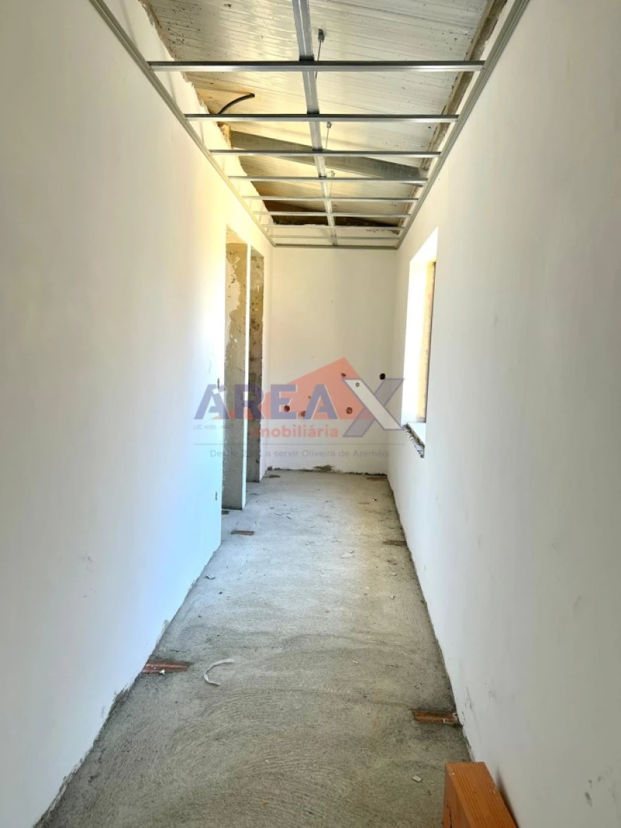 Moradia T1 para Venda em O. Azeméis, Riba-Ul, Ul, Macinhata Seixa, Madail Foto 2
