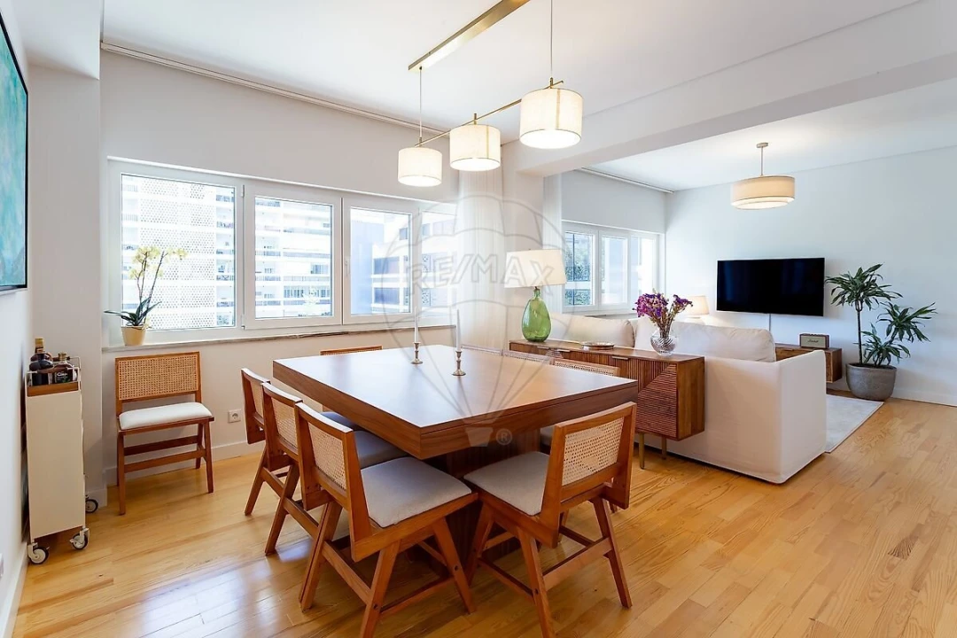 Apartamento T2 para Venda em Alvalade Foto 2